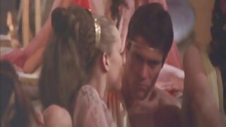 O video porno nacional amador massagista beijou seu cliente várias vezes com os dedos.